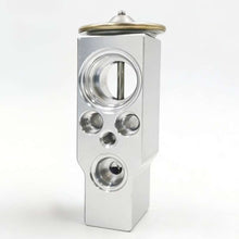 Load image into Gallery viewer, S18028 OE 712W61942-0044 Air Conditioning Expansion Valve for SinoTruk