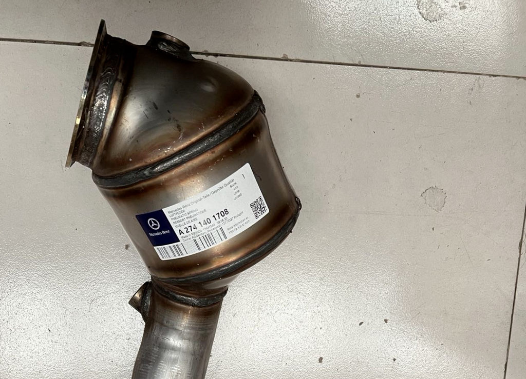 Mercedes M274 Catalytic Converter  2741401708 Catalytic Converter for Mercedes-Benz M274 C-Class W205 & E-Class W212/W213 Euro 6 Stainless Steel Ceramic Exhaust Part