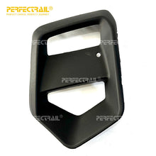 Load image into Gallery viewer, PERFECTRAIL G1EY-15A298-A G1EY-15A299-A 1803911 1803910 Factory Auto Parts Fog Light Lamp Bezel Bracket Cover for Ford Focus