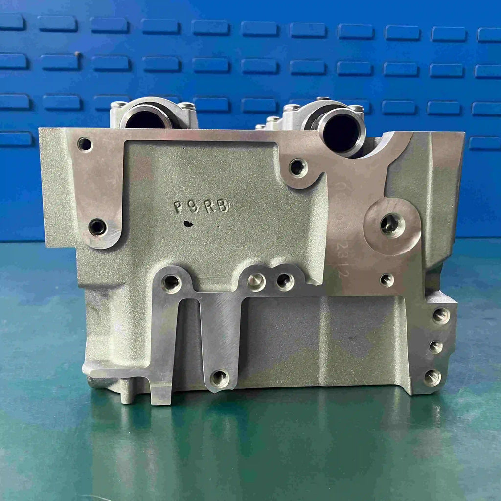 Auto Engine OM651.901 908724 A6510103220 A6510103020 Cylinder Head Assembly for Mercedes Benz B180/B200