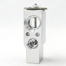 Load image into Gallery viewer, S18028 OE 712W61942-0044 Air Conditioning Expansion Valve for SinoTruk