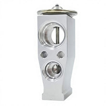 Load image into Gallery viewer, S18034 OE WG1664820014 Automotive Air Conditioning Expansion Valve for SinoTruk Howo T7H