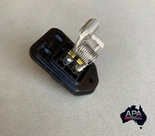 Load image into Gallery viewer, GENUINE Toyota Hilux LN106 LN111 LN130 RN85 Heater Fan Blower Motor Resistor