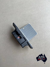 Load image into Gallery viewer, GENUINE Nissan Navara D22 Heater Fan Blower Motor Speed Resistor