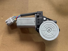 Load image into Gallery viewer, Front Left Window Lift Motor 5 Pins for Toyota Landcruiser J100 Series 98-07