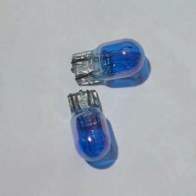 Load image into Gallery viewer, 2pc T20 Bluish Silver Coating HID Style Globe Blub White 6000K 7443 12V 21W/5W