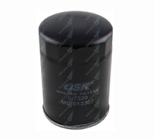 Load image into Gallery viewer, OSK Oil Filter for Mitsubishi Triton MK 2.8L 4cyl Diesel 4M40 4M40T Refer Z372