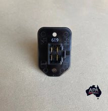 Load image into Gallery viewer, GENUINE Toyota Hilux LN106 LN111 LN130 RN85 Heater Fan Blower Motor Resistor