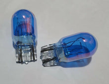 Load image into Gallery viewer, 2pc T20 Bluish Silver Coating HID Style Globe Blub White 6000K 7443 12V 21W/5W