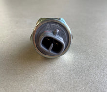 Load image into Gallery viewer, GENUINE Toyota LandCruiser 70 80 100 Series Transfer Diff Lock 4WD Sensor Switch