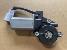 Load image into Gallery viewer, Front Right Window Lift Motor 5 Pins for Toyota Landcruiser 100Series 98-07