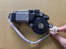 Load image into Gallery viewer, Front Right Window Lift Motor 2 Pins for Toyota Hilux TGN/KUN/GGN 05-15