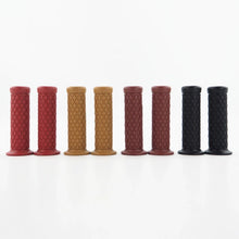 Load image into Gallery viewer, 7/8" Retro Vintage Motorcycle Handlebar Hand Grip 22mm Universal Rubber ST